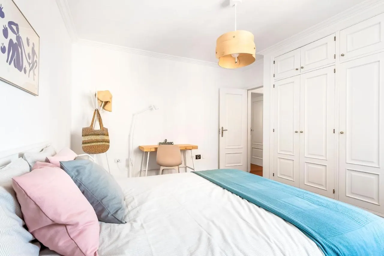 Spacious Beach Apartment With Private Parking Radazul