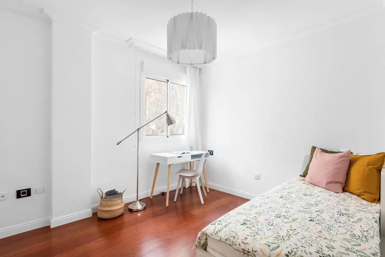 Spacious Beach Apartment With Private Parking Radazul