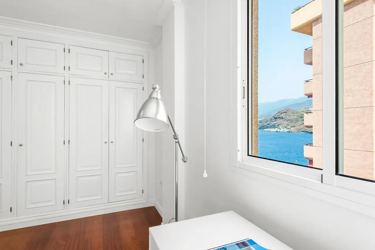 Spacious Beach Apartment With Private Parking Radazul