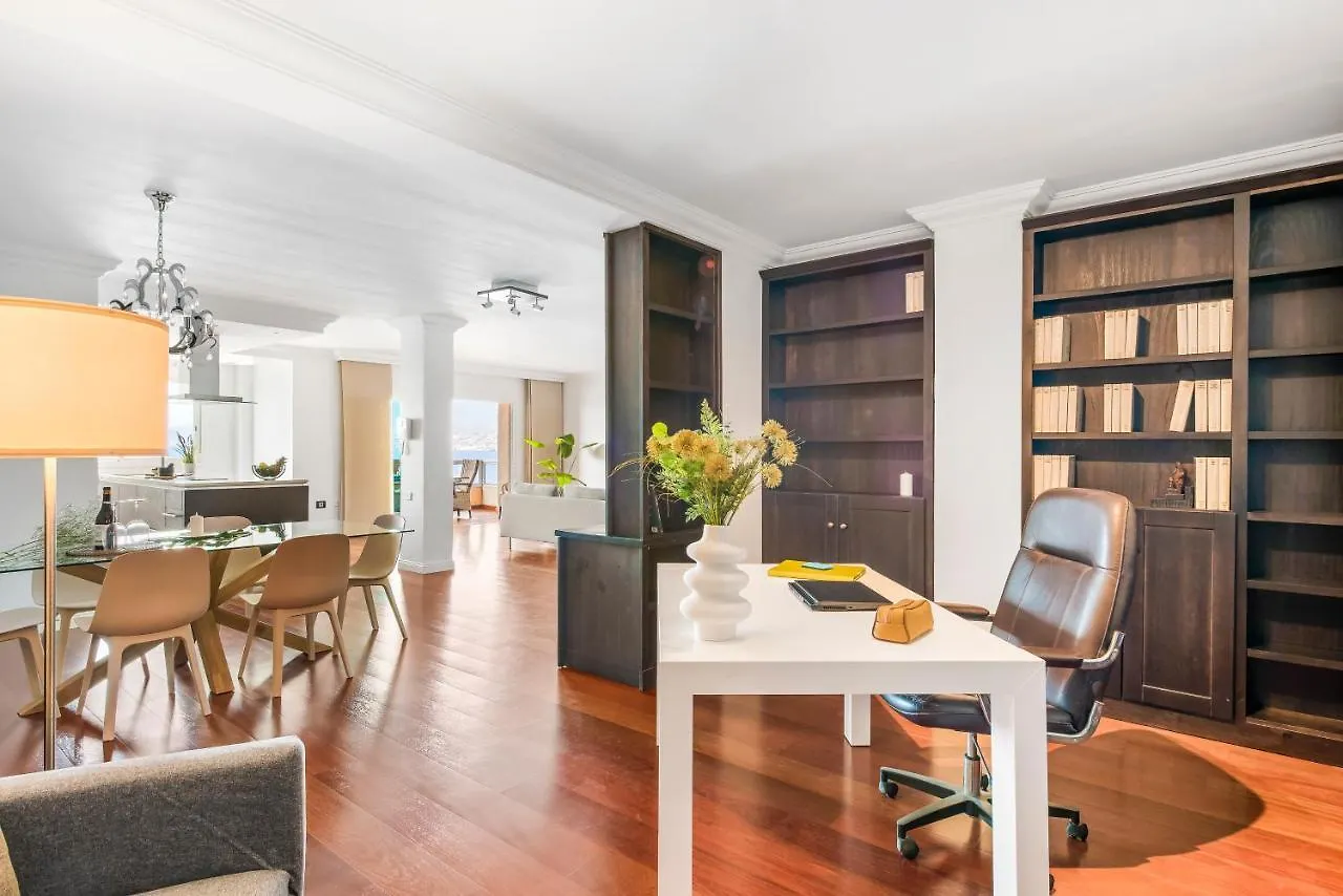 Spacious Beach Apartment With Private Parking Radazul
