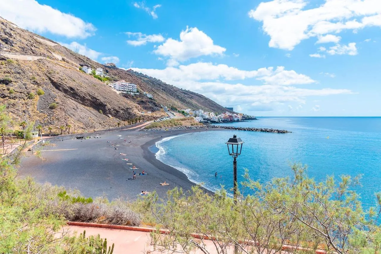Spacious Beach Apartment With Private Parking Radazul