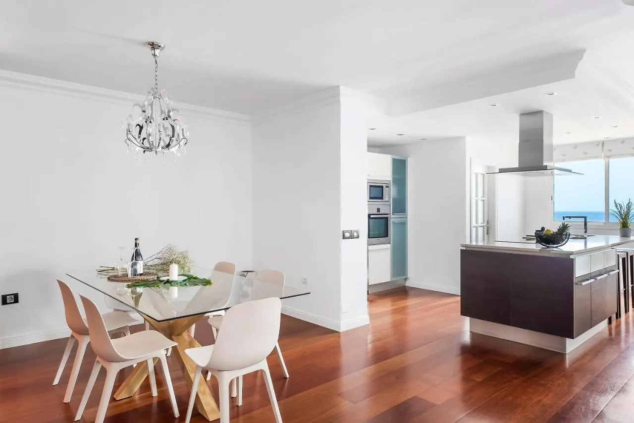Spacious Beach Apartment With Private Parking Radazul