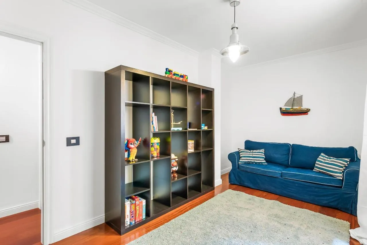 Spacious Beach Apartment With Private Parking Radazul